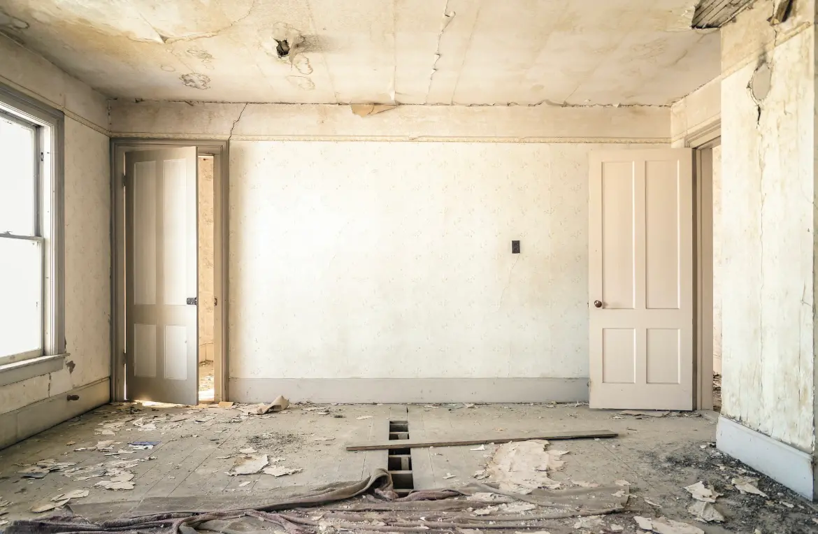 Waste disposal crew managing a cleanout project in Lyndon